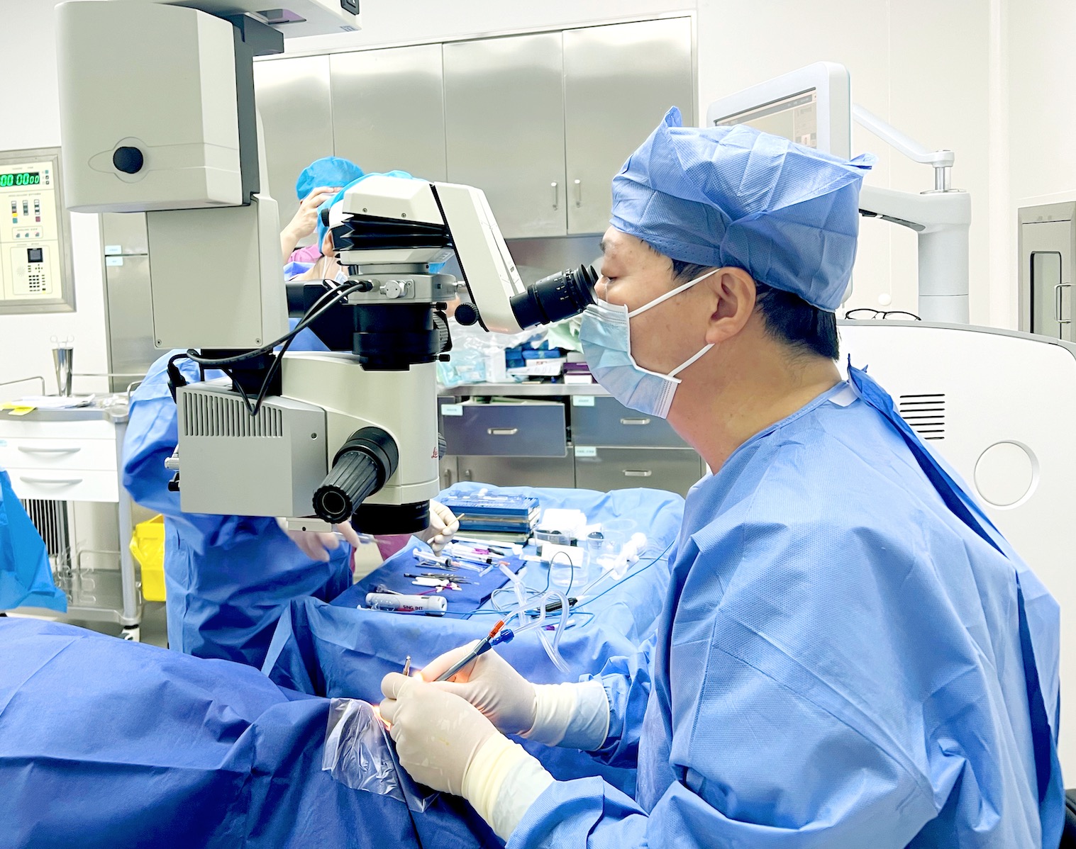 [A]doctor on surgery.jpg